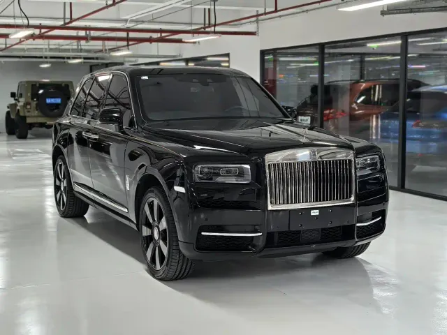 Rolls-Royce Cullinan — Фото автомобиля 3