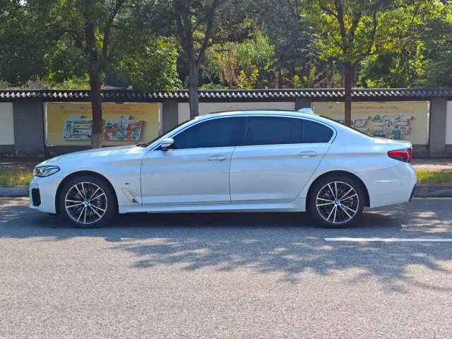 BMW 5 Series — Фото автомобиля 2