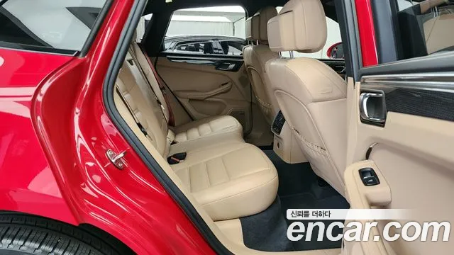 Porsche Macan — Фото автомобиля 12