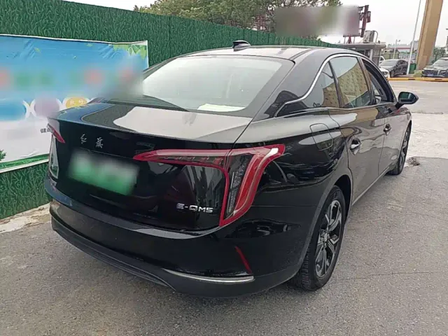 Hongqi E-QM5 — Фото автомобиля 6