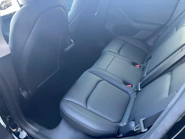 Tesla Model Y — Фото автомобиля 7