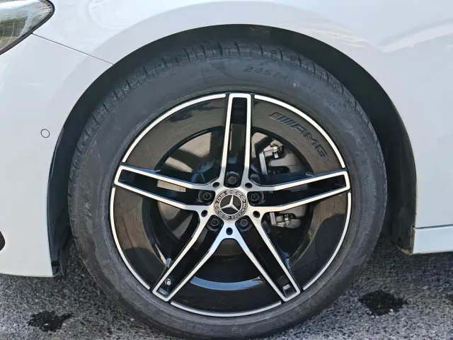Mercedes-Benz E-Class — Фото автомобиля 4