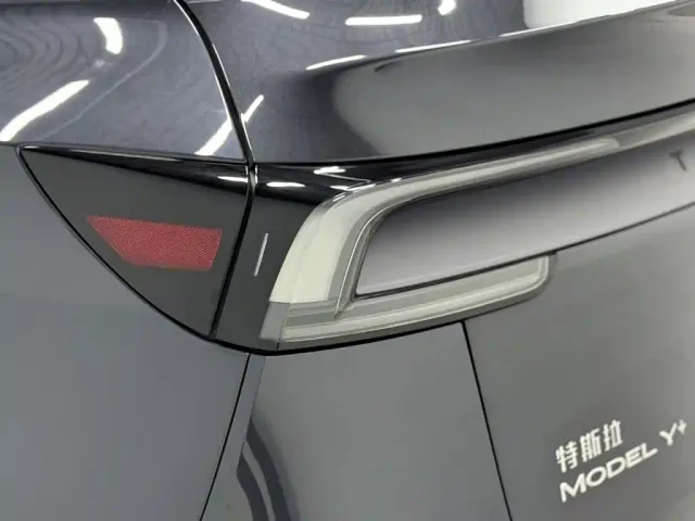Tesla Model Y — Фото автомобиля 7