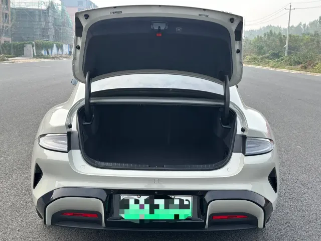 Xiaomi SU7 — Фото автомобиля 22