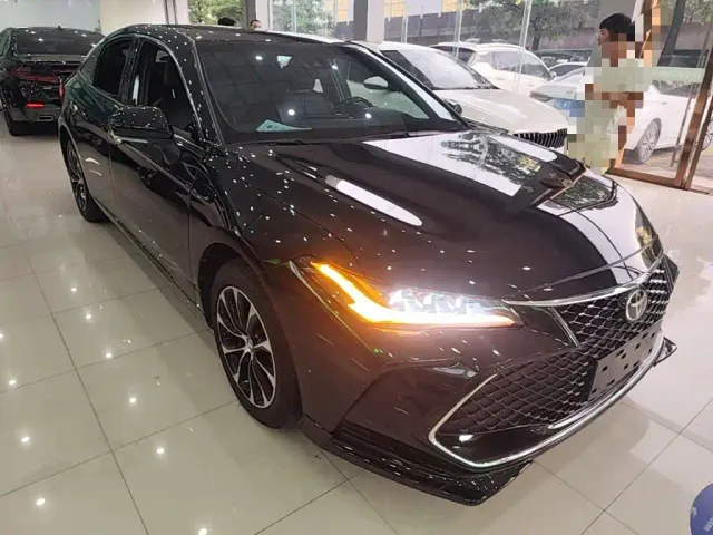 Toyota Avalon — Фото автомобиля 3