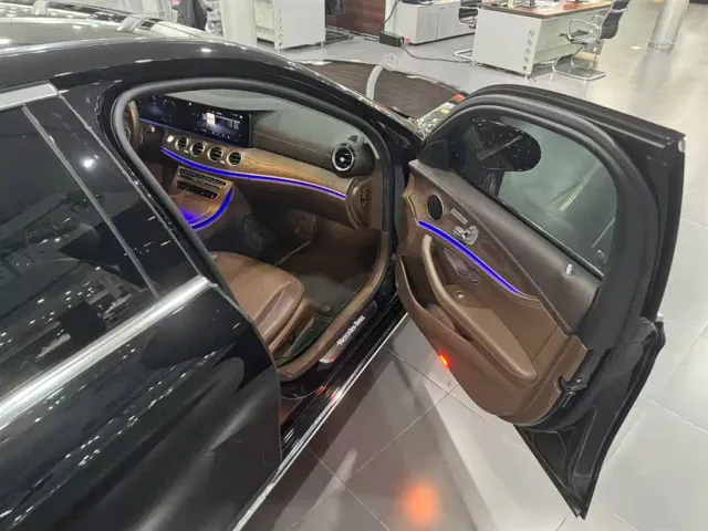 Mercedes-Benz E-Class — Фото автомобиля 22