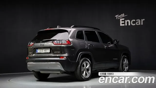 Jeep Cherokee — Фото автомобиля 2