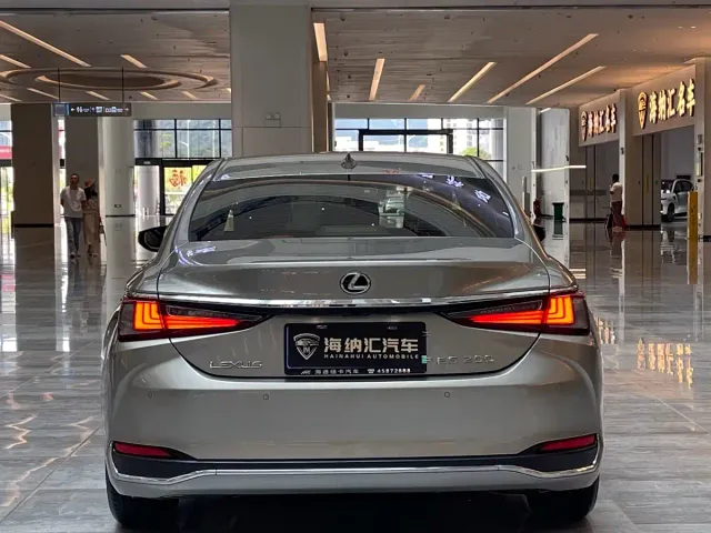Lexus ES — Фото автомобиля 5