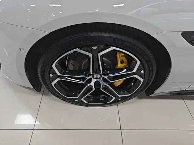 Xiaomi SU7 — Фото автомобиля 22