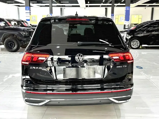 Volkswagen Tiguan L — Фото автомобиля 11