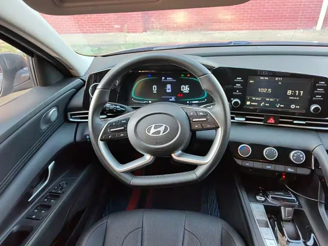 Hyundai Elantra — Фото автомобиля 10