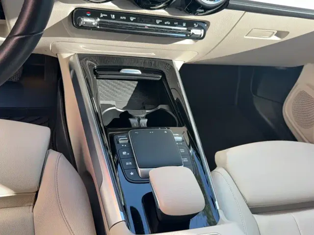 Mercedes-Benz EQB — Фото автомобиля 15