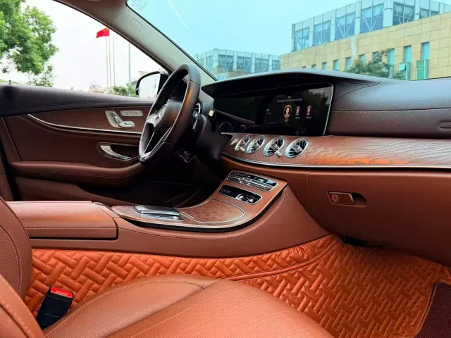Mercedes-Benz E-Class — Фото автомобиля 2
