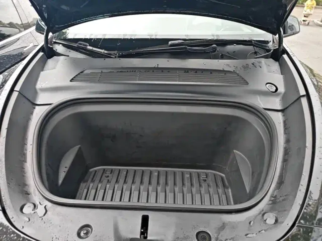 Tesla Model Y — Фото автомобиля 19