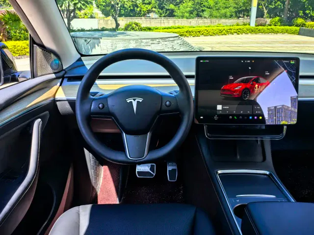 Tesla Model Y — Фото автомобиля 7