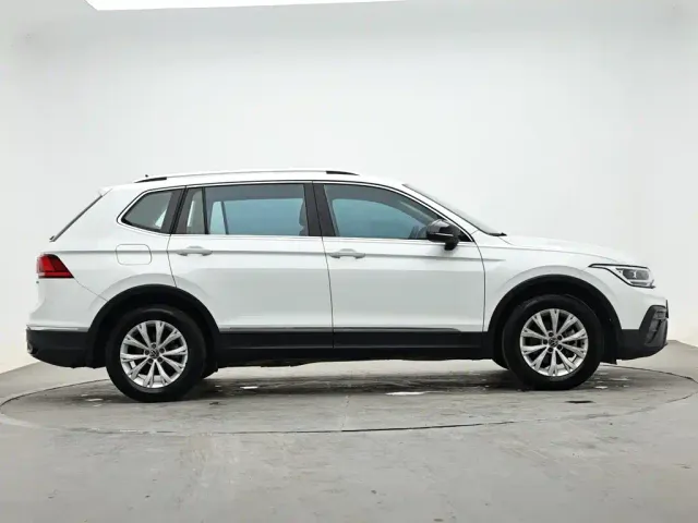 Volkswagen Tiguan L — Фото автомобиля 5