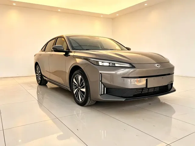 Changan Qiyuan A05 — Фото автомобиля 3