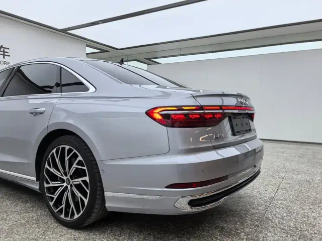 Audi A8 — Фото автомобиля 9
