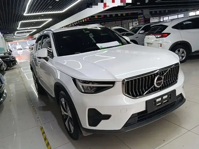 Volvo XC40 — Фото автомобиля 3