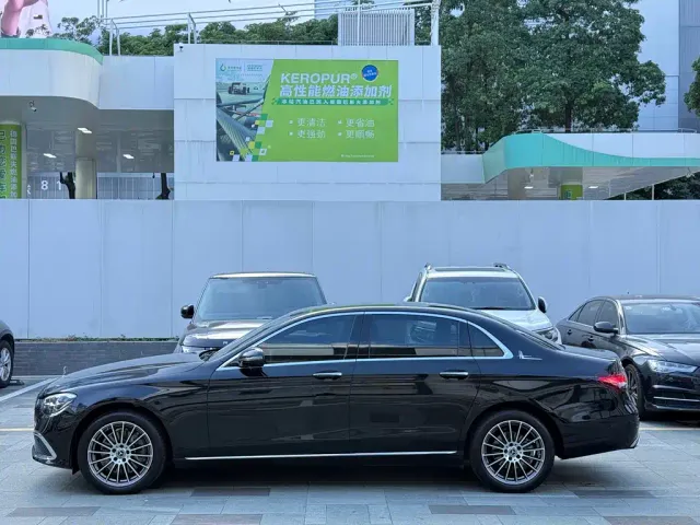Mercedes-Benz E-Class — Фото автомобиля 3