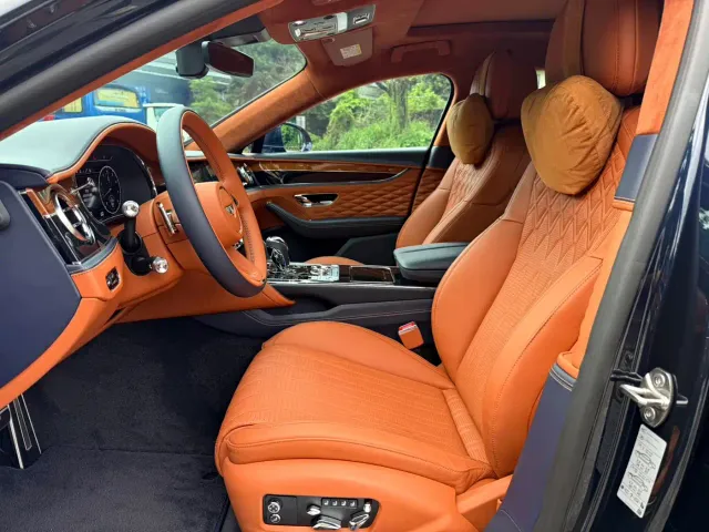 Bentley Flying Spur — Фото автомобиля 10