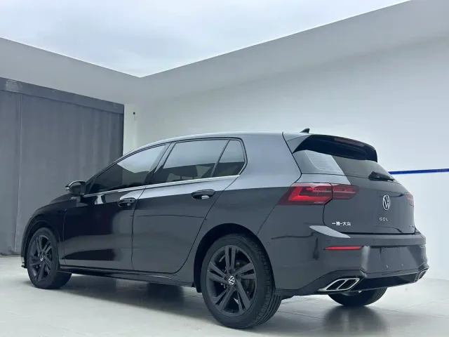 Volkswagen Golf — Фото автомобиля 4
