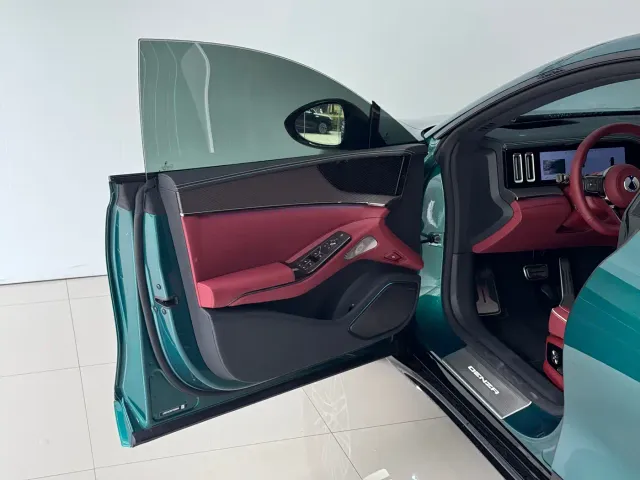 Denza Z9GT — Фото автомобиля 14