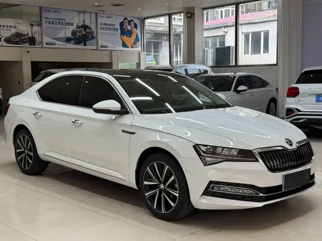 Skoda Superb — Фото автомобиля 3