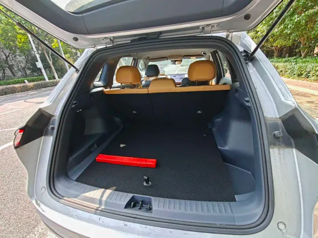 Geely Galaxy Starship 7 EM-i — Фото автомобиля 12