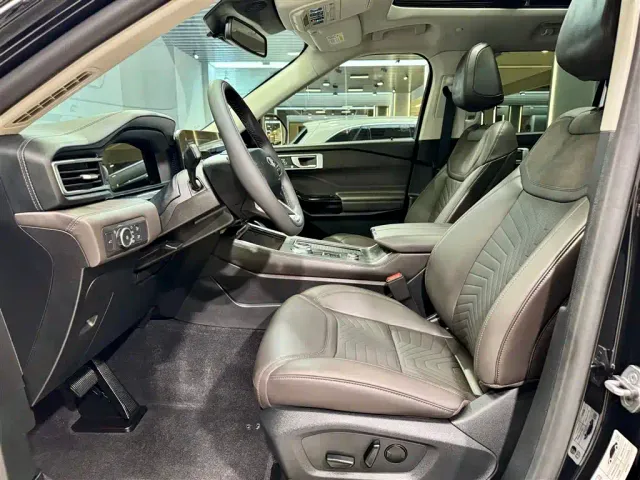 Ford Explorer — Фото автомобиля 16