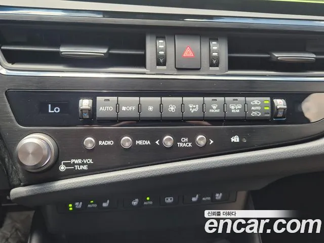 Lexus ES — Фото автомобиля 18