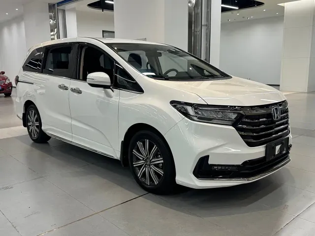 Honda Odyssey — Фото автомобиля 3
