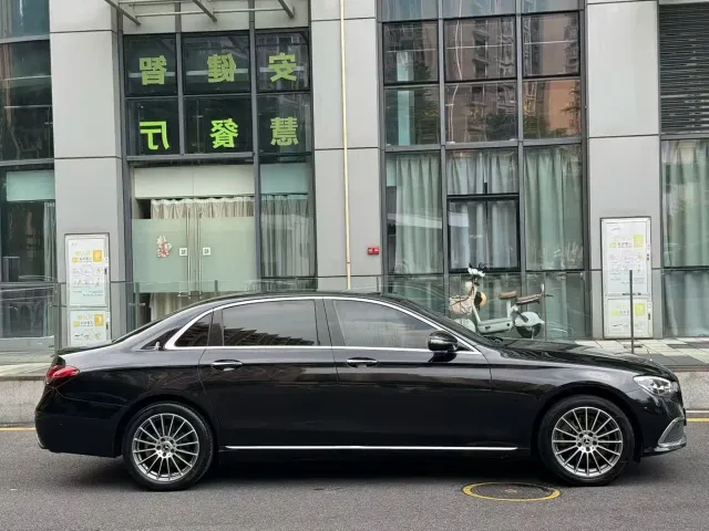 Mercedes-Benz E-Class — Фото автомобиля 3