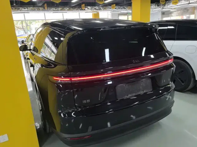Li Auto i8 — Фото автомобиля 4