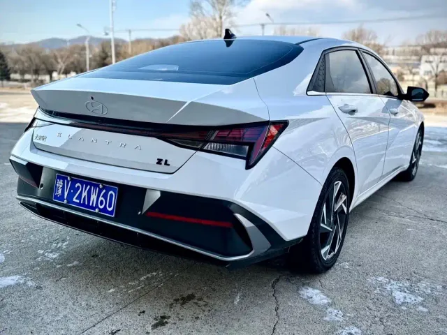 Hyundai Elantra — Фото автомобиля 6