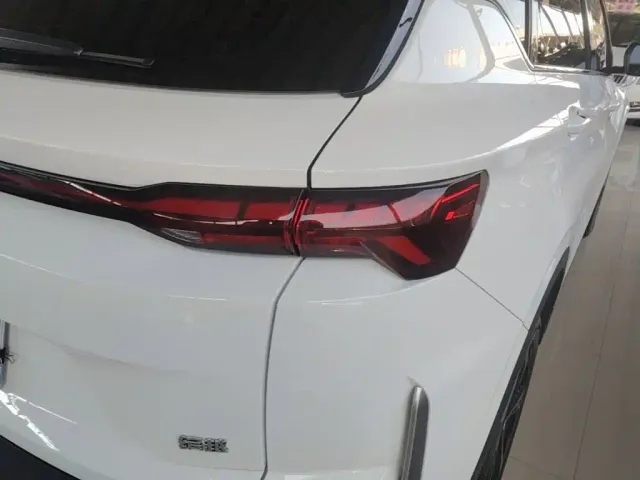 Geely Binyue — Фото автомобиля 7