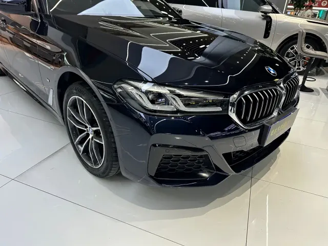 BMW 5 Series — Фото автомобиля 4