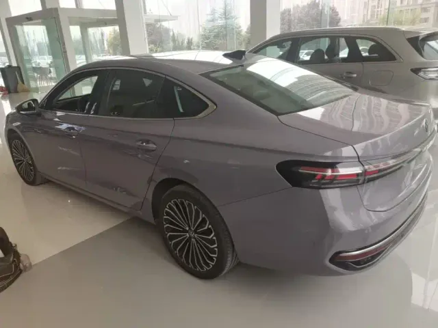 Volkswagen Passat — Фото автомобиля 4