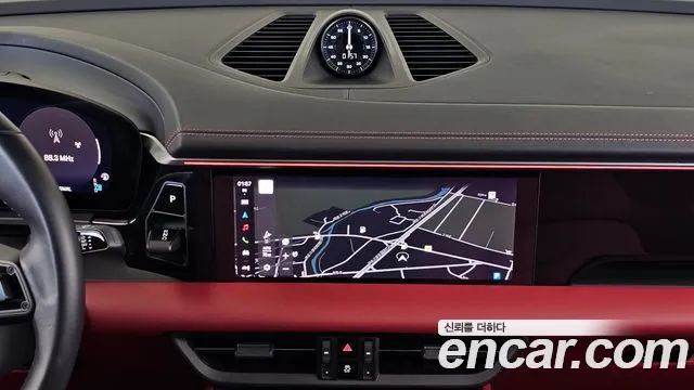 Porsche Macan Electric — Фото автомобиля 20