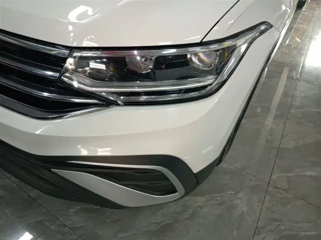 Volkswagen Tiguan L — Фото автомобиля 18