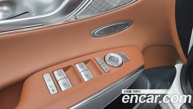 Genesis GV70 — Фото автомобиля 30