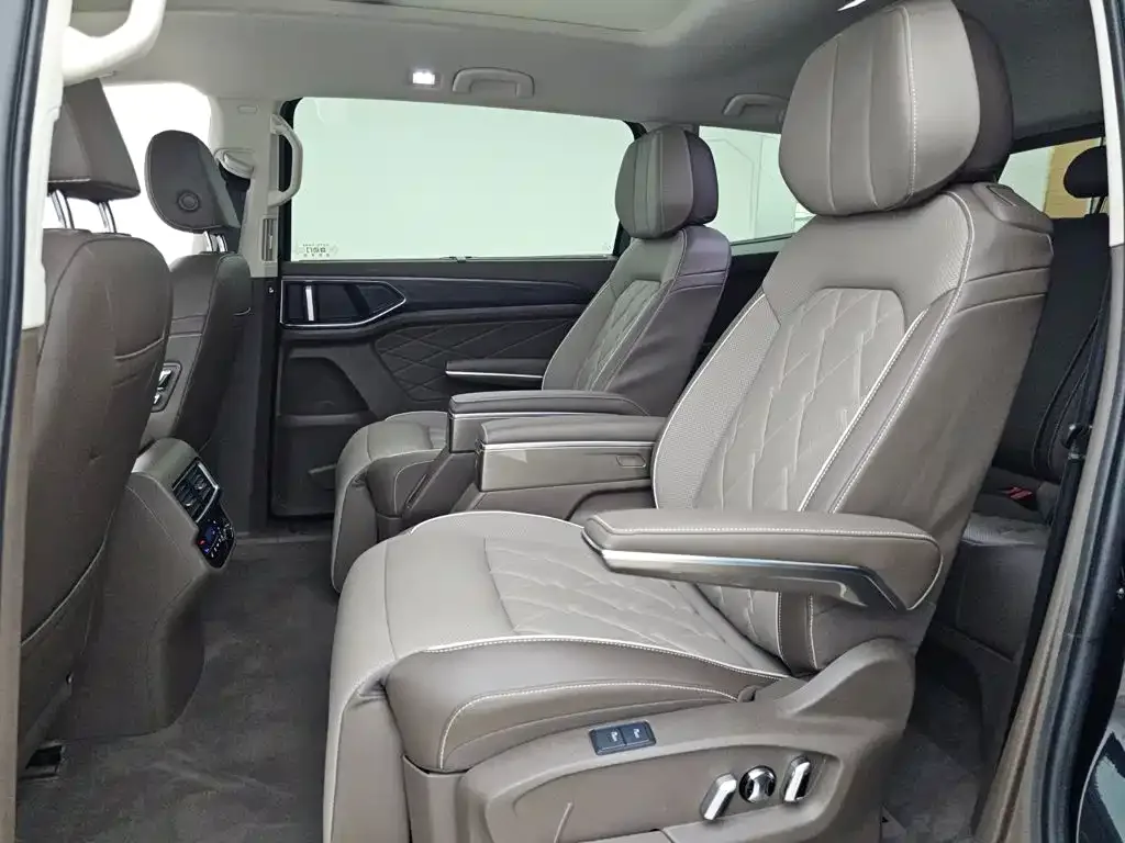 Volkswagen Viloran 2024 380TSI Executive Edition — Фото автомобиля 12