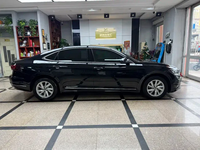 Volkswagen Passat — Фото автомобиля 7