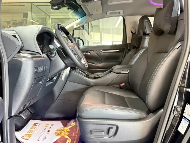 Toyota Vellfire — Фото автомобиля 4