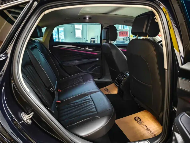 Volkswagen Passat — Фото автомобиля 9
