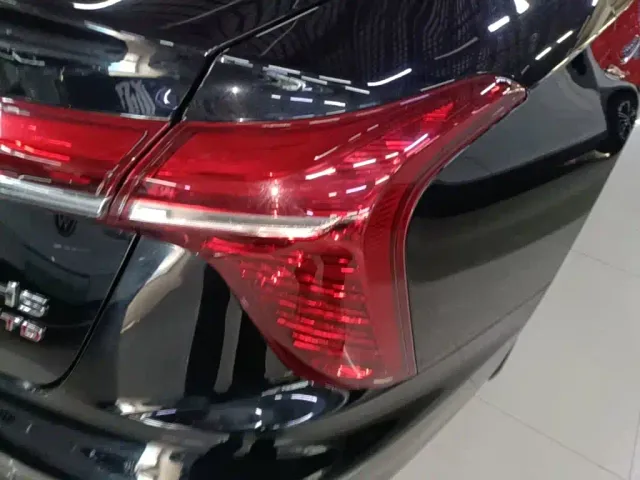 Hongqi H5 — Фото автомобиля 7