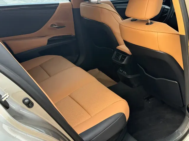 Lexus ES — Фото автомобиля 14