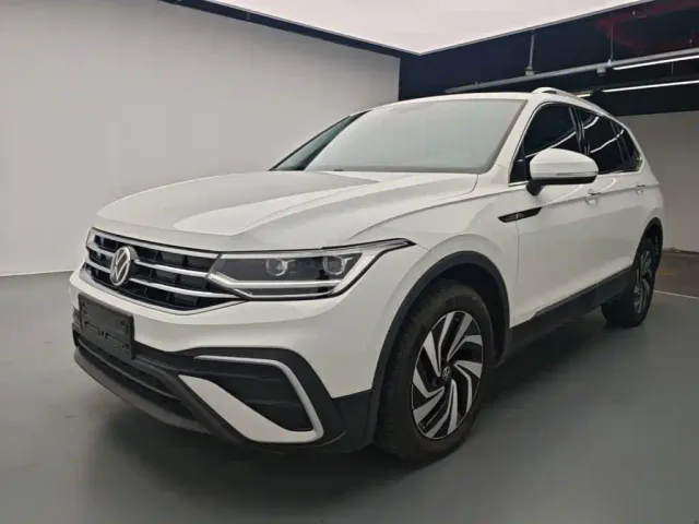 Фотография автомобиля — Volkswagen Tiguan L