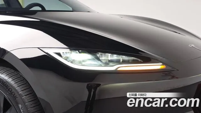 Tesla Model 3 — Фото автомобиля 7