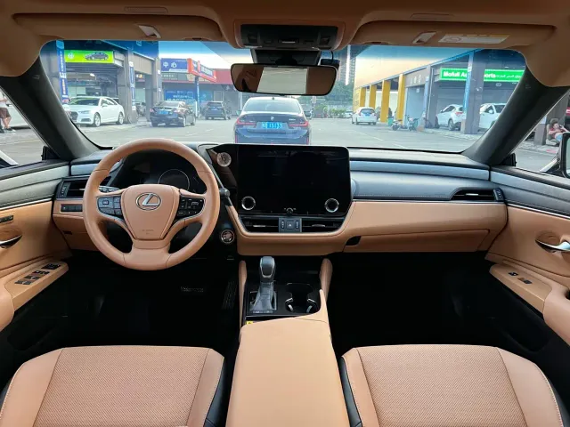 Lexus ES — Фото автомобиля 5